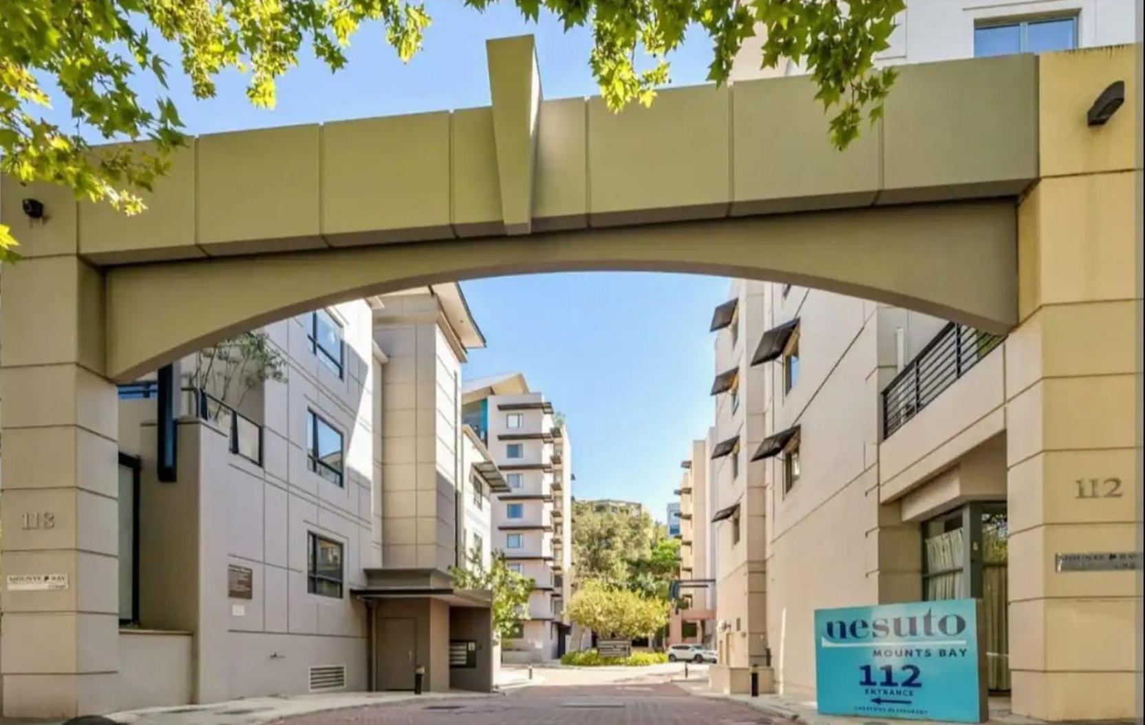 Lovely City Apartment With Private Courtyard, Pool, Free Parking, Gym Perth Exterior photo