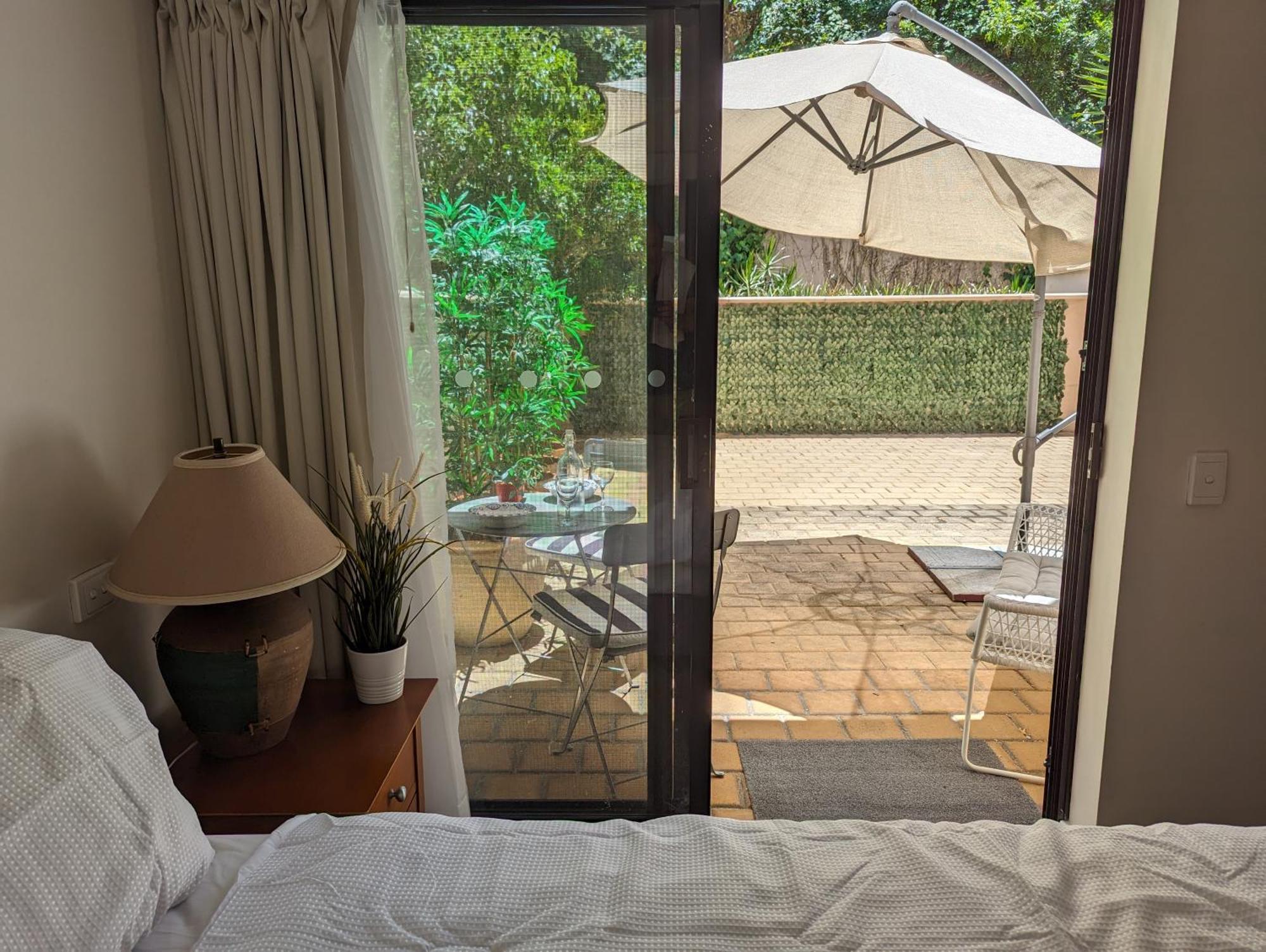 Lovely City Apartment With Private Courtyard, Pool, Free Parking, Gym Perth Exterior photo